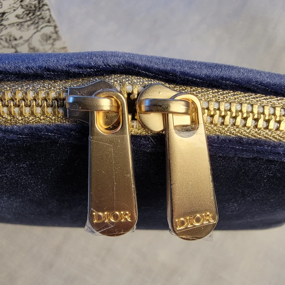 Dior Navy Blue Velvet Beauty Case. NIB - Picture 3 of 4